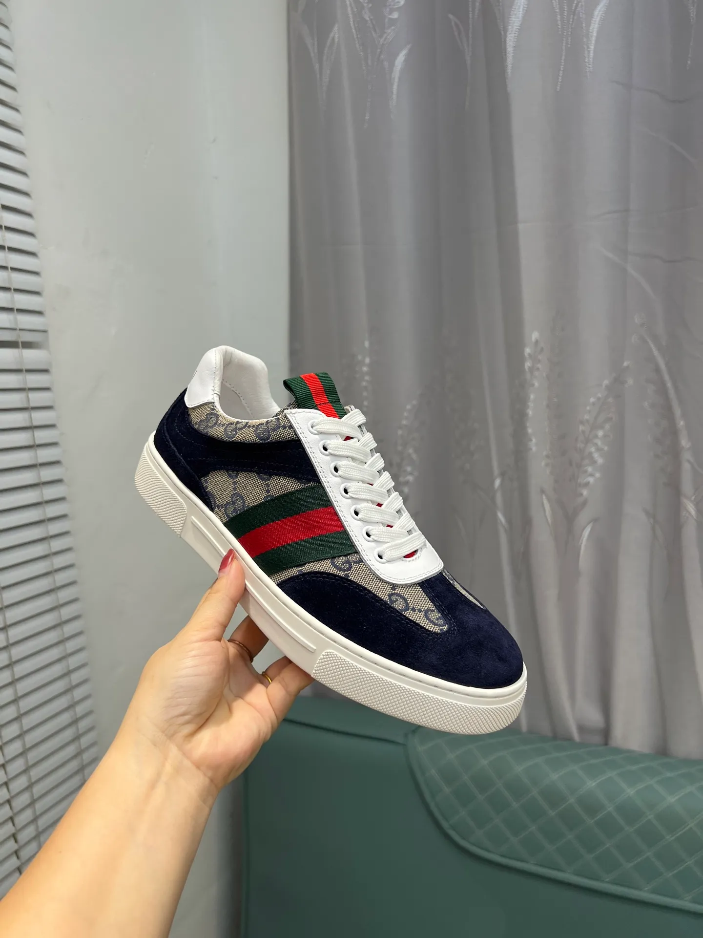 Men's Men's Shoes 💰440 Gucci Gucci's latest trendy shoes and casual shoes are popular in physical stores, new spring and summer comfortable imported custom original cowhide, unique jacquard fabric element design. With sheepskin lining, original bottom, 💪 details determine quality, you can enter and leave the counter at will, welcome to compare🇮🇹, code number 38-44 (45 customized)
